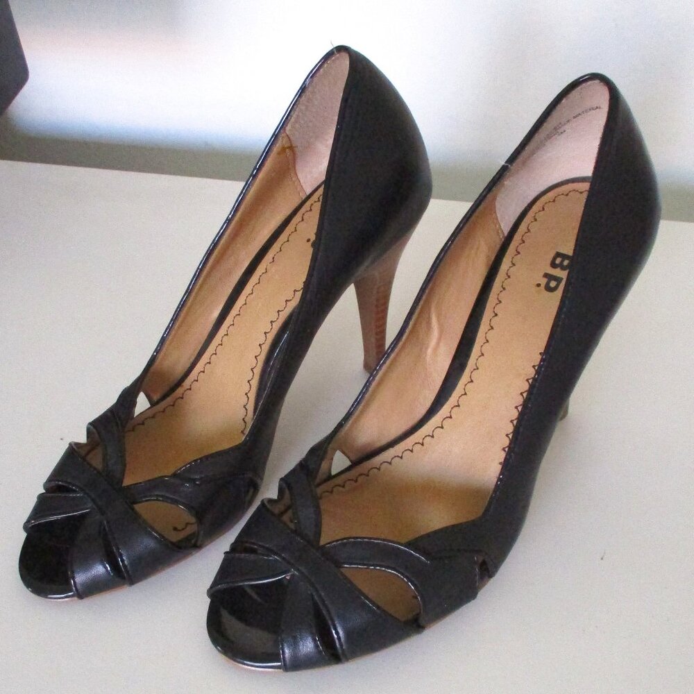 BP. "Daniella" Womens Black Leather Open Toe Pump w/3.5" Heel - Size 6M